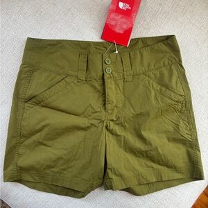 The North Face NWT Green Lotus Canvas Short with UV Protection Size 6